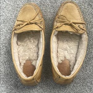 Frye Women’s Yellow/Tan Leather Reagan Campus Moccasins. Size 6